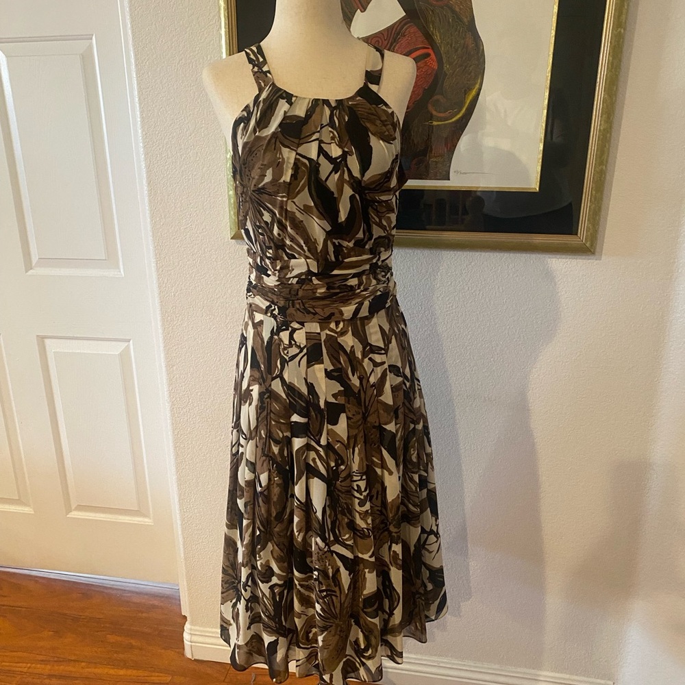 Beautiful short sleeve, black tan, brown dress